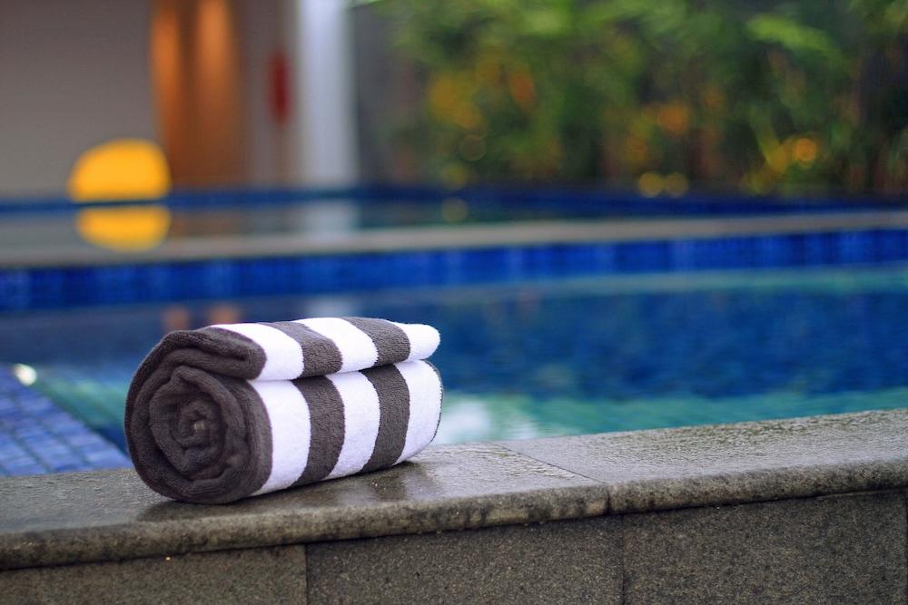 Aston Inn Tasikmalaya Zewnętrze zdjęcie
